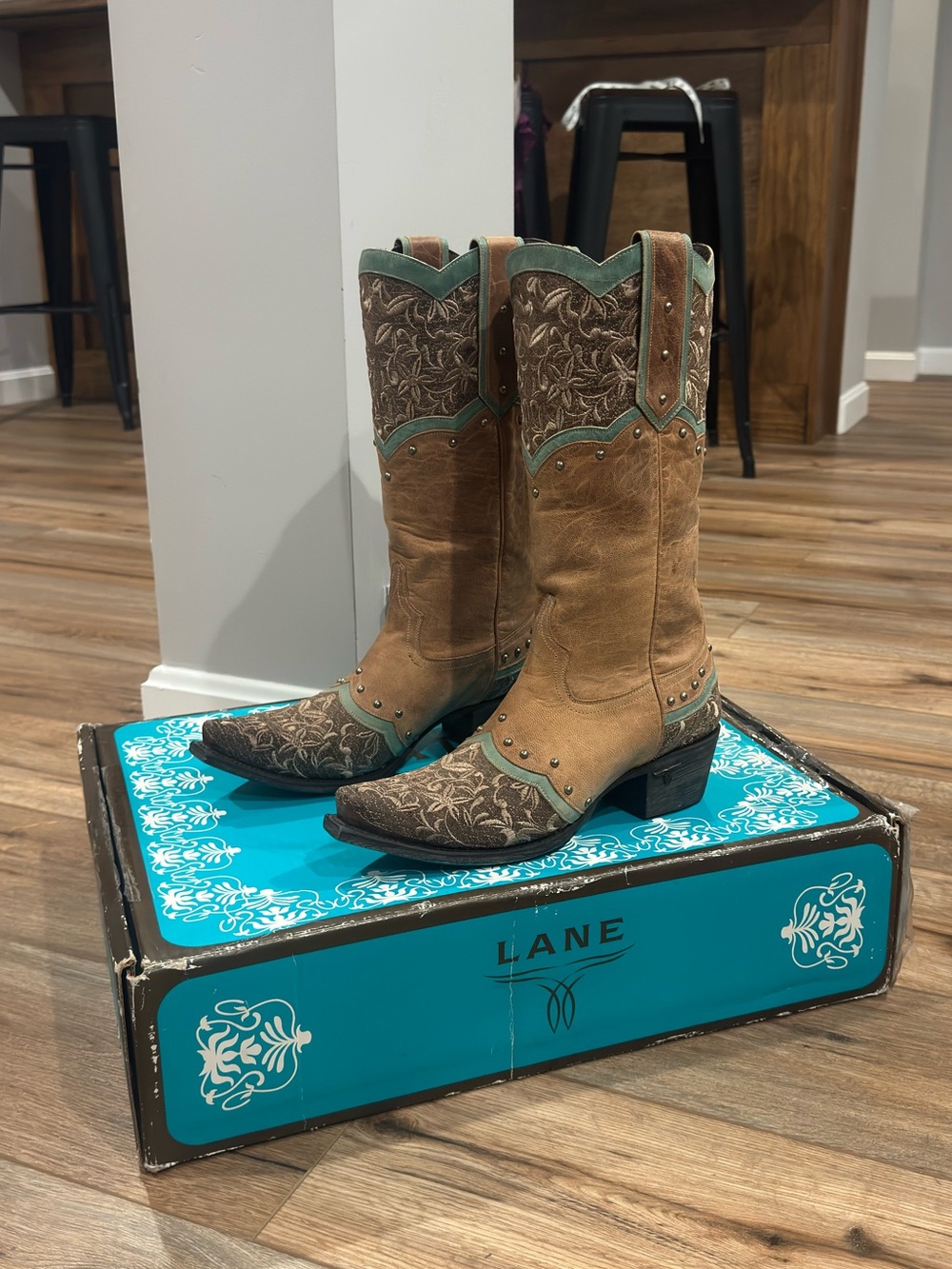 LANE Western Embroidered Floral Studded Turquoise Boho Cowgirl Boots | Size 8.5